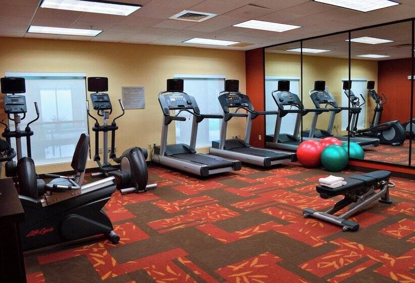 فندق Courtyard By Marriott Concord