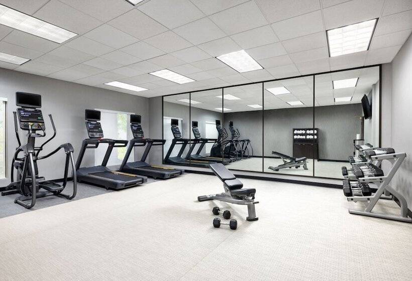 فندق Courtyard By Marriott Concord