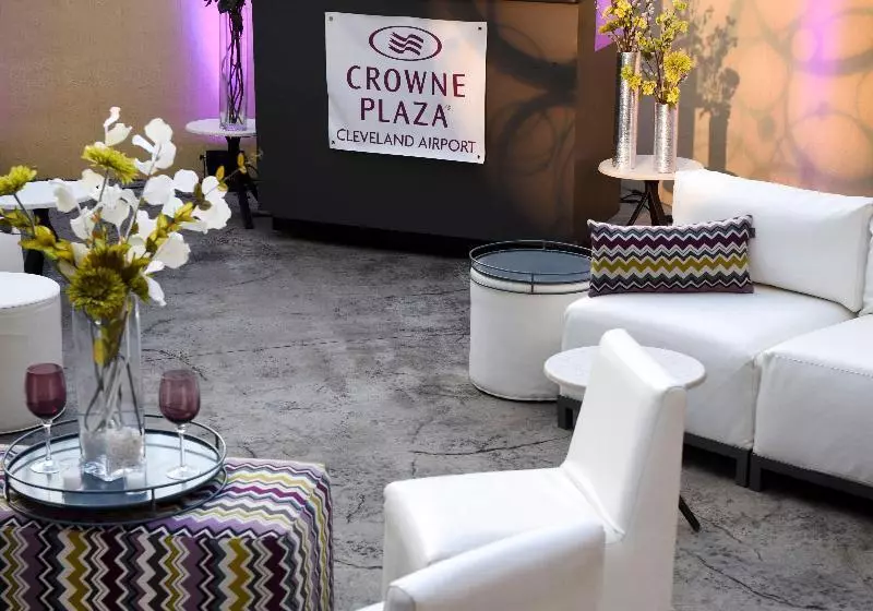 Отель Crowne Plaza Cleveland Airport, An Ihg