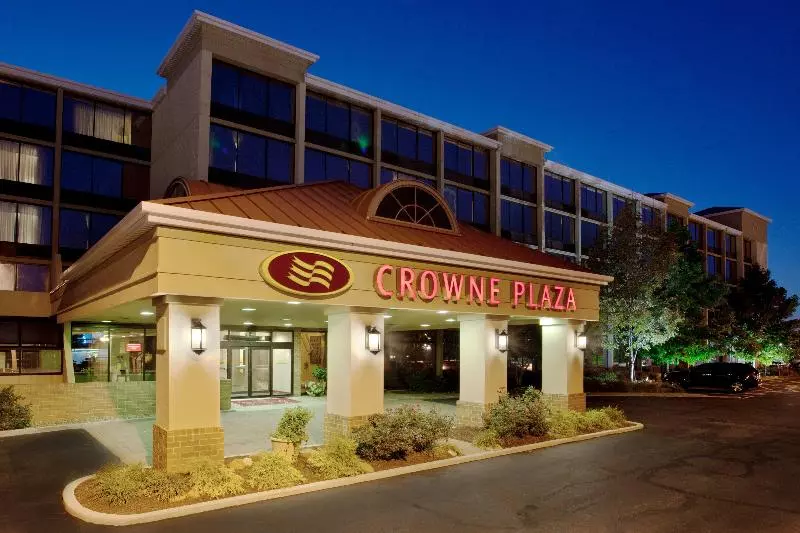 Отель Crowne Plaza Cleveland Airport, An Ihg