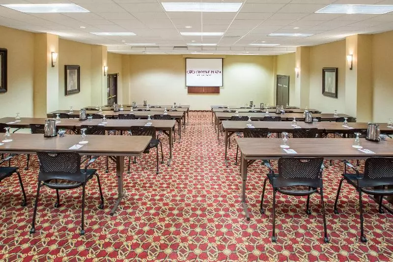 Отель Crowne Plaza Cleveland Airport, An Ihg