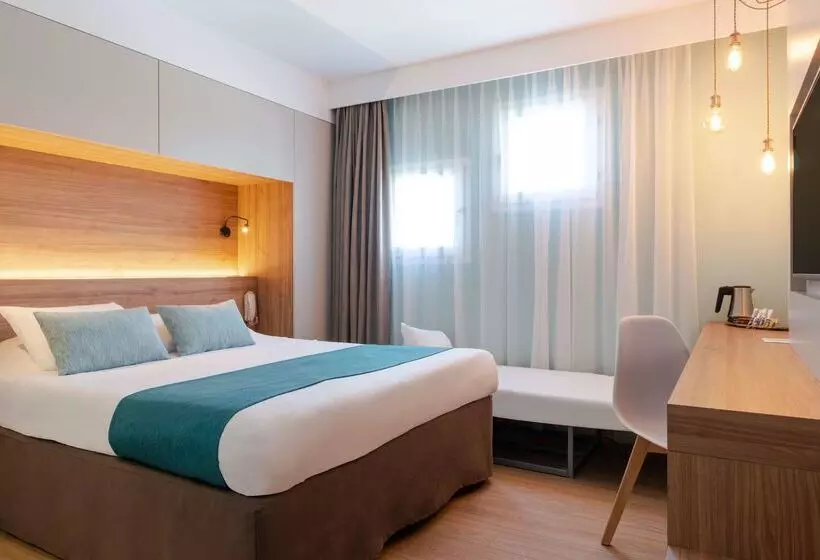 בית מלון כפרי Kyriad Montpellier Est  Lunel