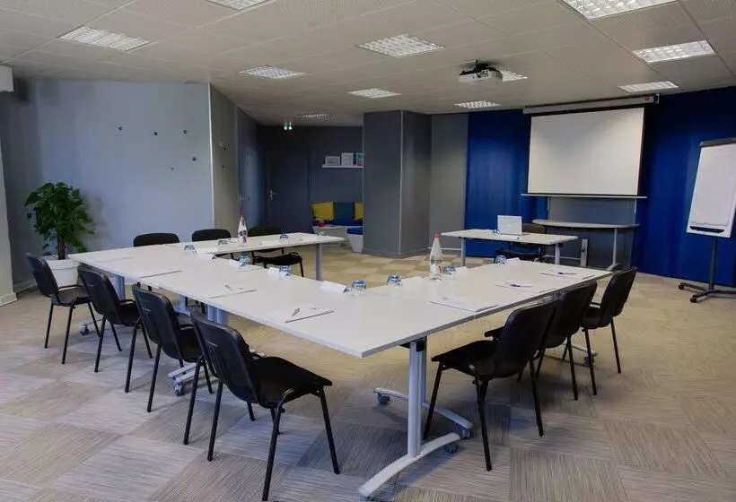 בית מלון כפרי Kyriad Montpellier Est  Lunel