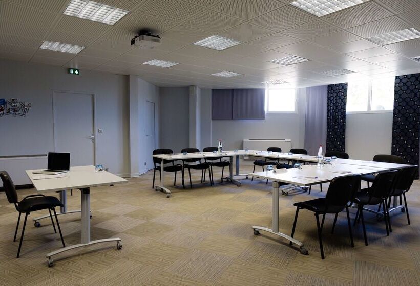 בית מלון כפרי Kyriad Montpellier Est Lunel