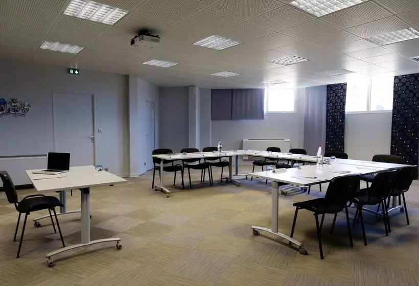 בית מלון כפרי Kyriad Montpellier Est  Lunel