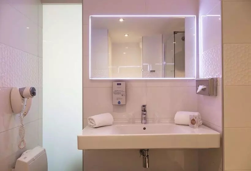 בית מלון כפרי Kyriad Montpellier Est  Lunel