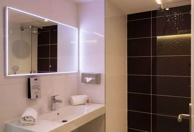 בית מלון כפרי Kyriad Montpellier Est  Lunel