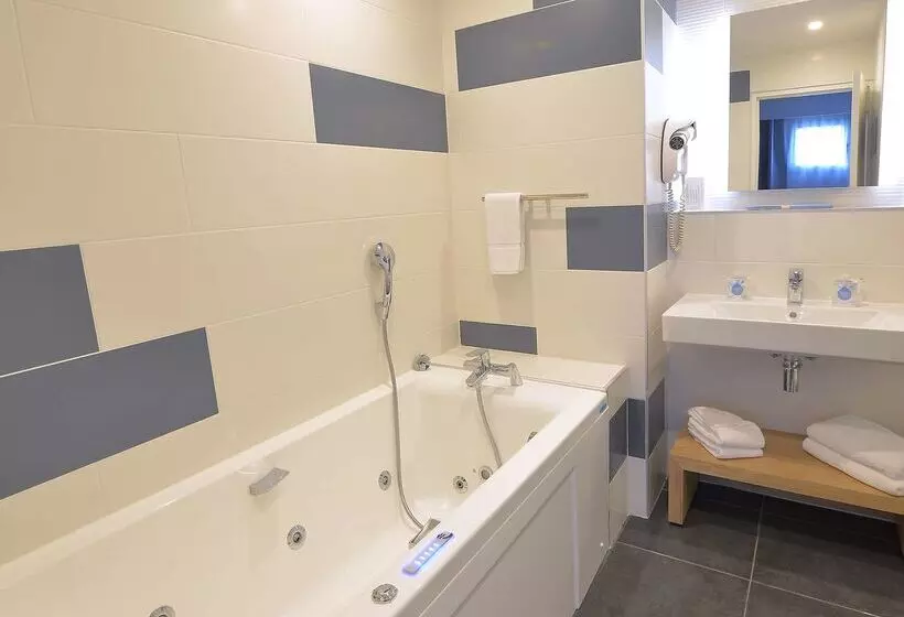 בית מלון כפרי Kyriad Montpellier Est  Lunel