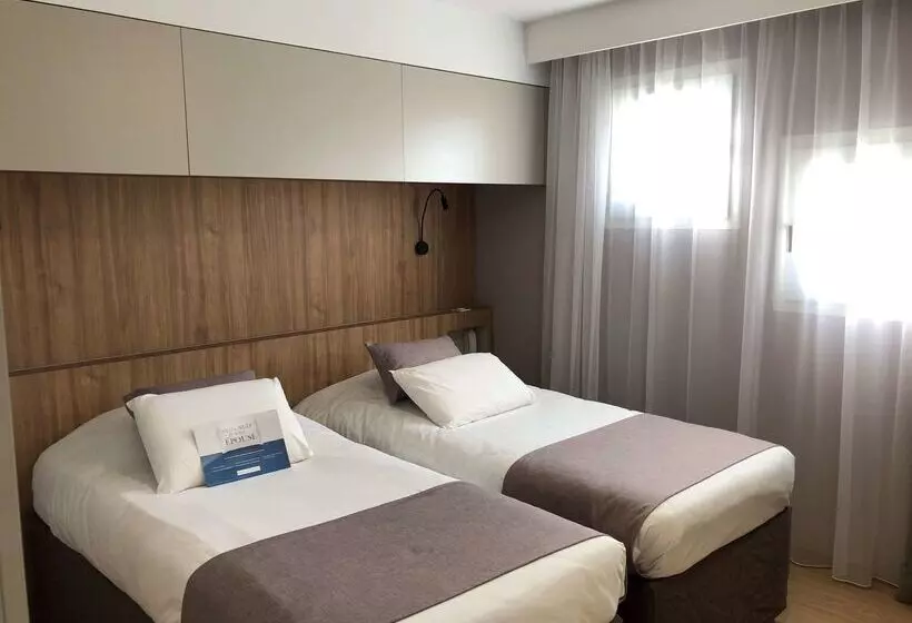 בית מלון כפרי Kyriad Montpellier Est  Lunel