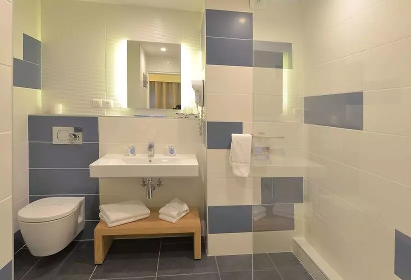 בית מלון כפרי Kyriad Montpellier Est  Lunel