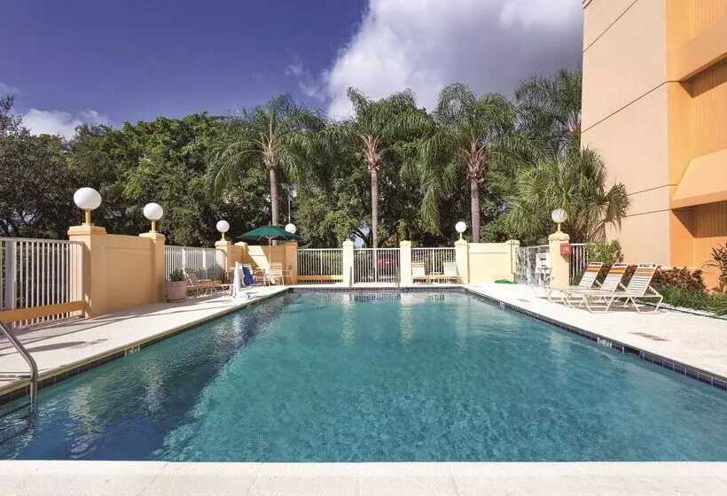 호텔 La Quinta By Wyndham Miami Airport East