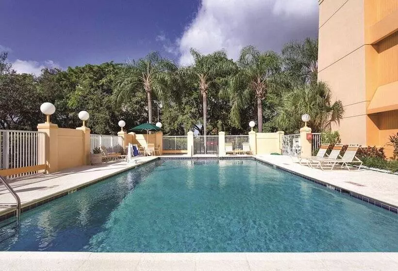 호텔 La Quinta By Wyndham Miami Airport East