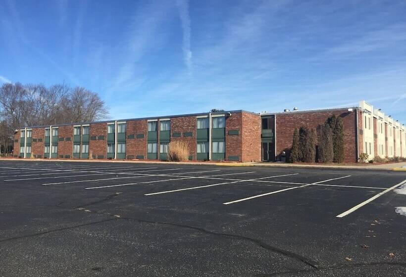 Mystic River Hotel & Suites