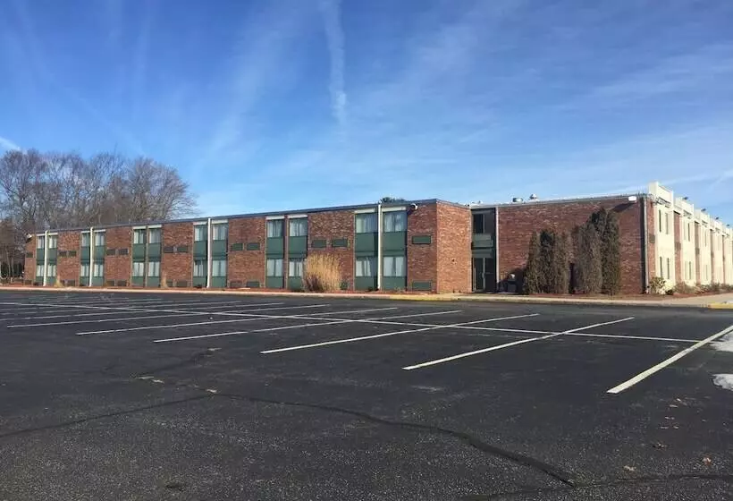 Mystic River Hotel & Suites