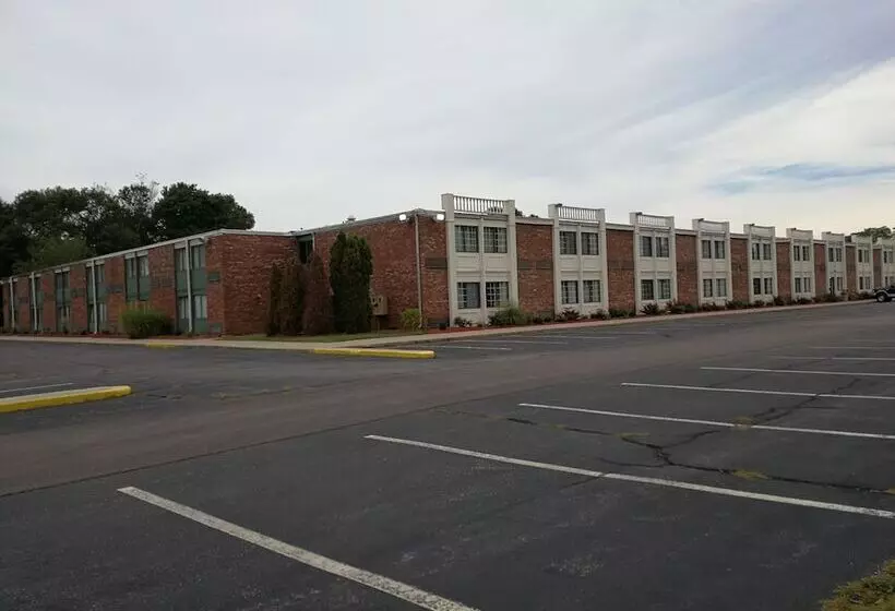 Mystic River Hotel & Suites