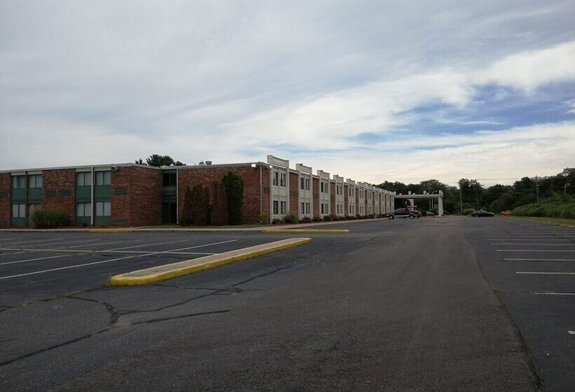 Mystic River Hotel & Suites