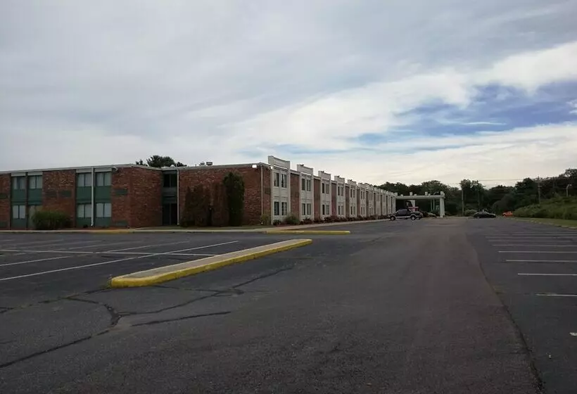 Mystic River Hotel & Suites