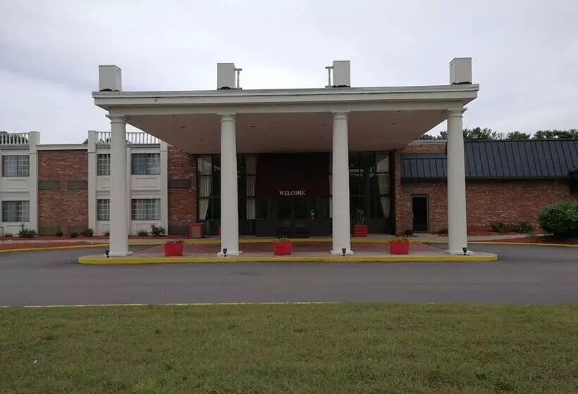 Mystic River Hotel & Suites