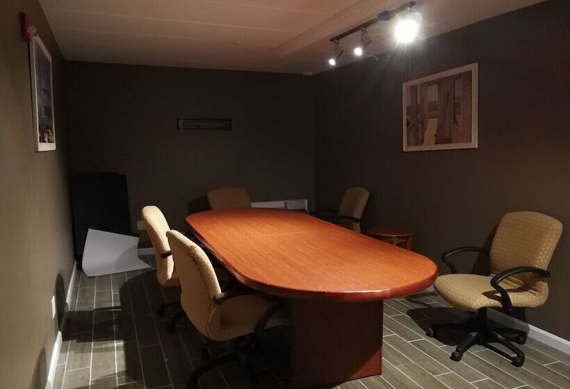 Mystic River Hotel & Suites