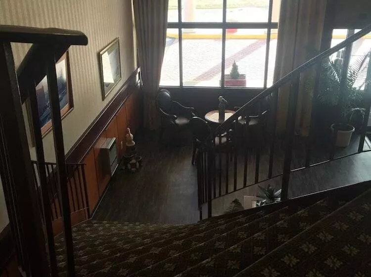 Mystic River Hotel & Suites