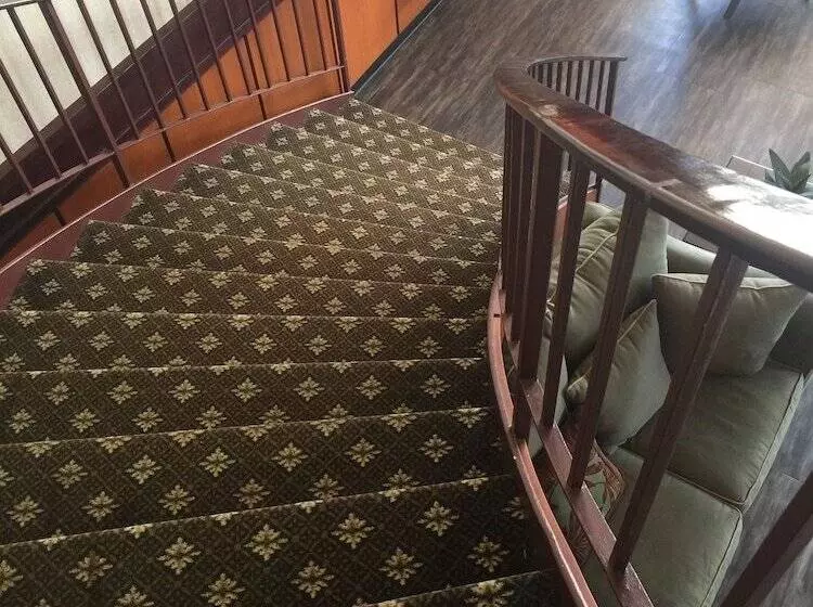 Mystic River Hotel & Suites