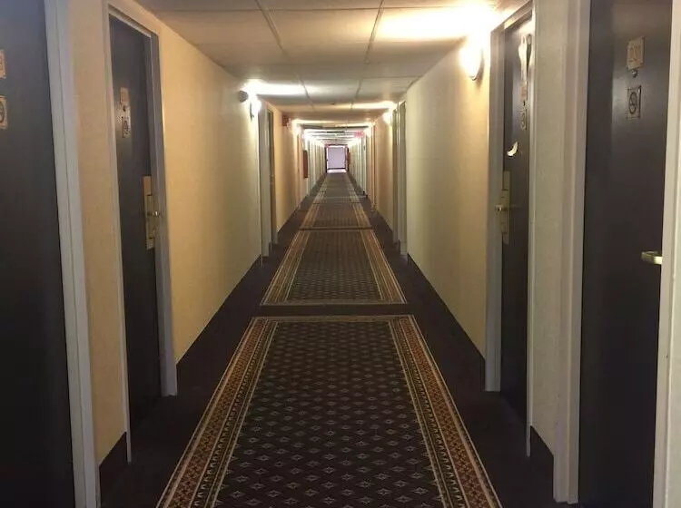 Mystic River Hotel & Suites