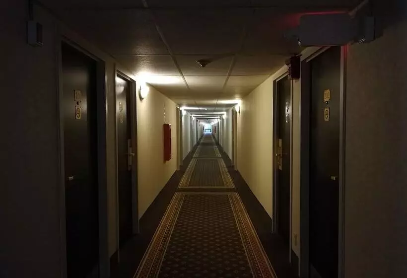 Mystic River Hotel & Suites