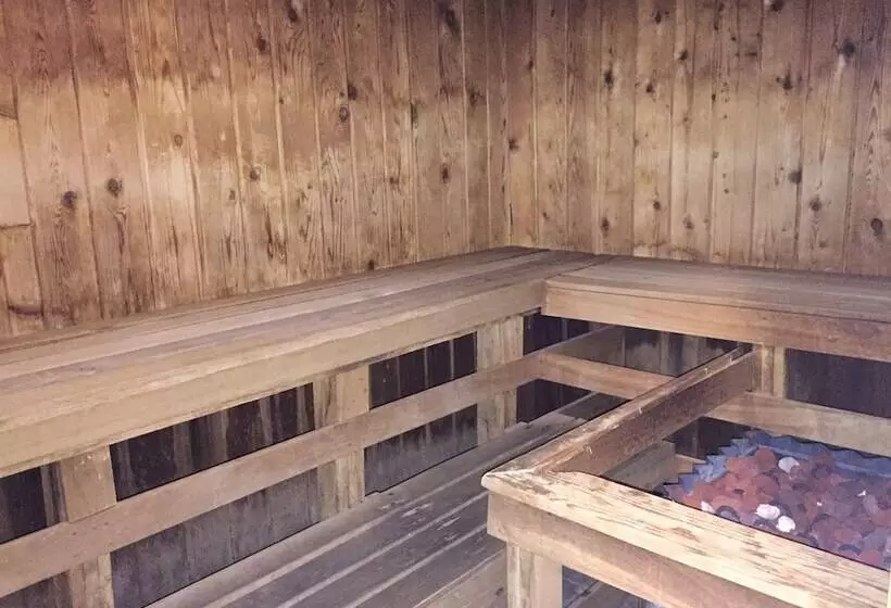 Mystic River Hotel & Suites