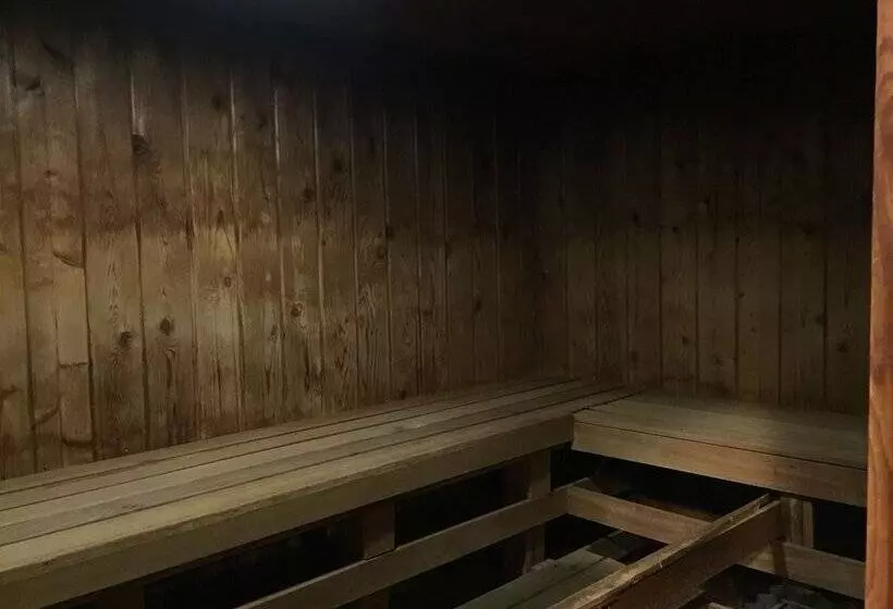 Mystic River Hotel & Suites