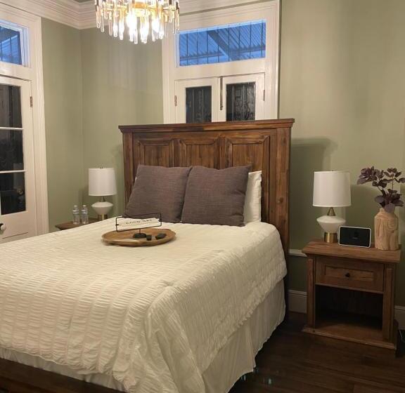 Bed and Breakfast Serenity In The Marigny