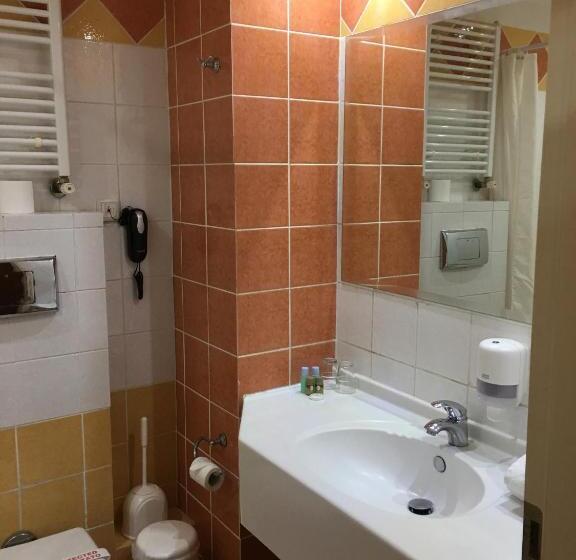 فندق Athina Airport