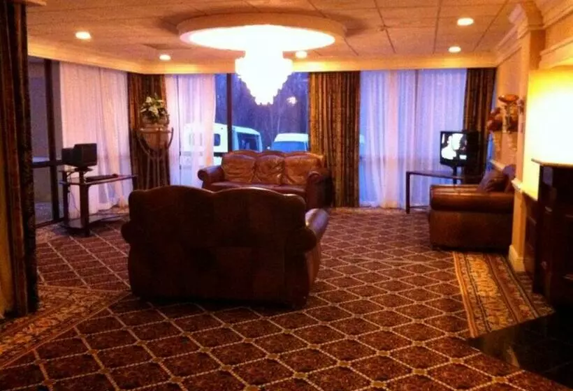 호텔 Governor's Inn & Suites