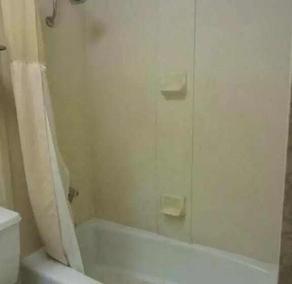 호텔 Governor's Inn & Suites