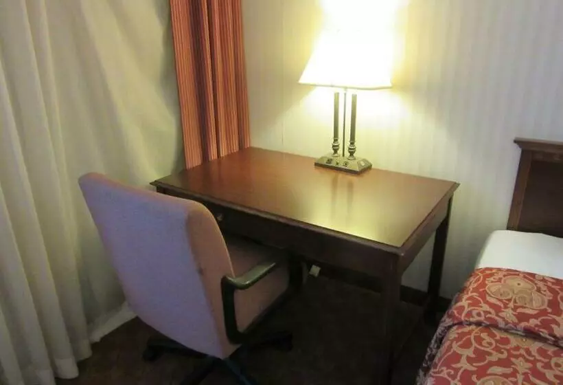 호텔 Governor's Inn & Suites