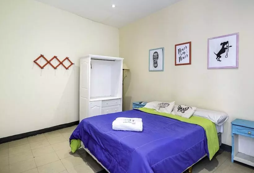 هتل Granados Hostel