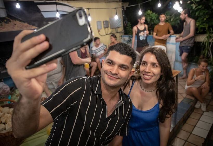 هتل Granados Hostel