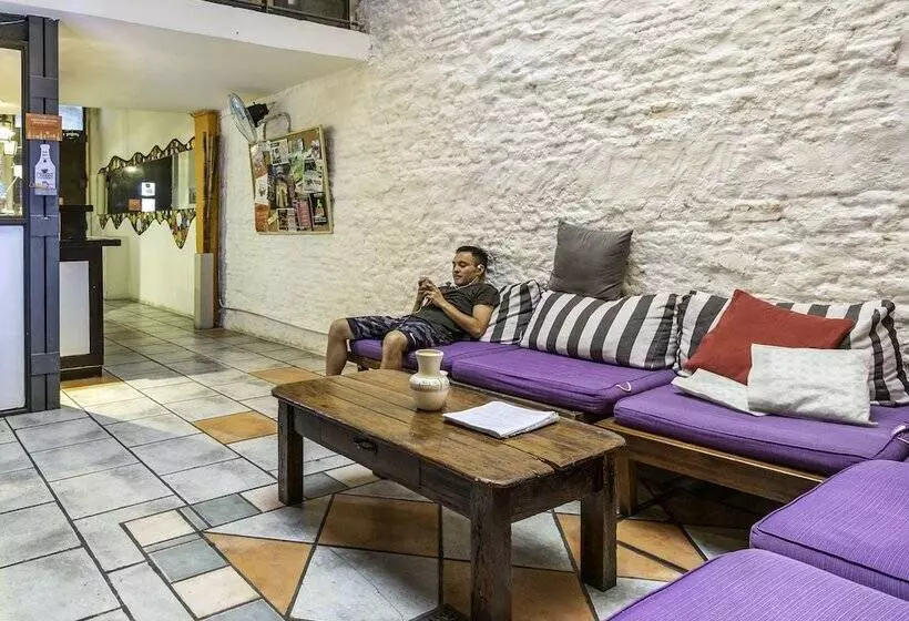 هتل Granados Hostel