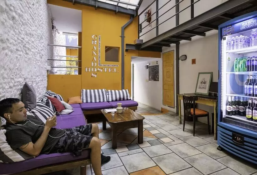 هتل Granados Hostel