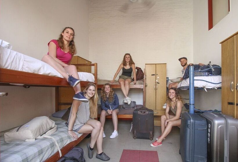 هتل Granados Hostel