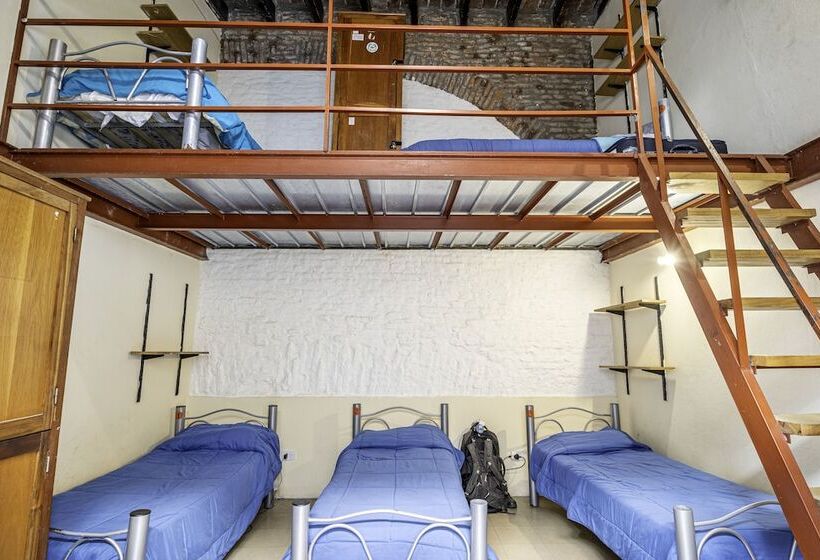 هتل Granados Hostel