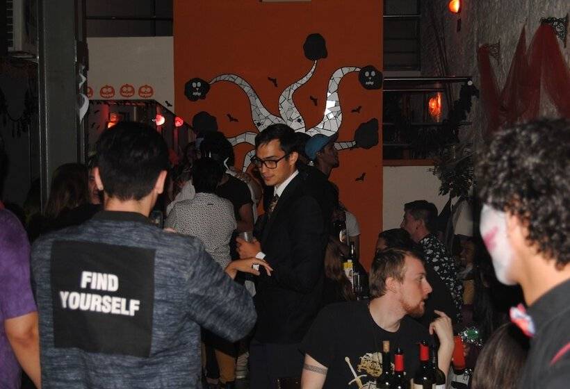 هتل Granados Hostel