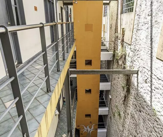 هتل Granados Hostel