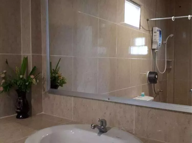 هتل Karuna Resort