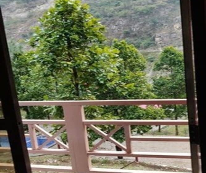 Hotelli Rakatal Rocks Resort