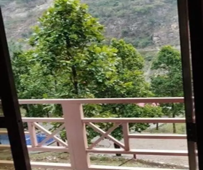 Hotelli Rakatal Rocks Resort