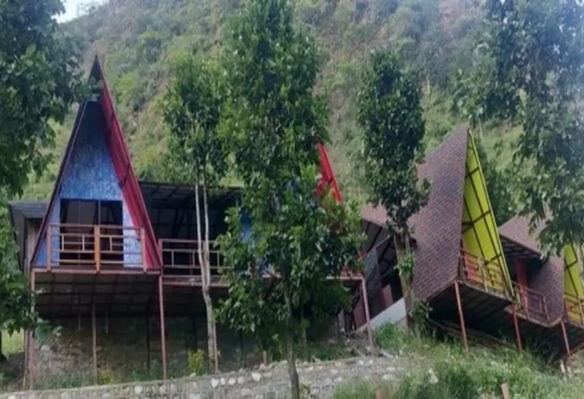 Hotelli Rakatal Rocks Resort