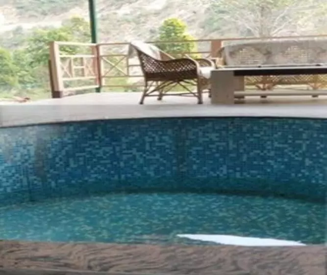 Hotelli Rakatal Rocks Resort