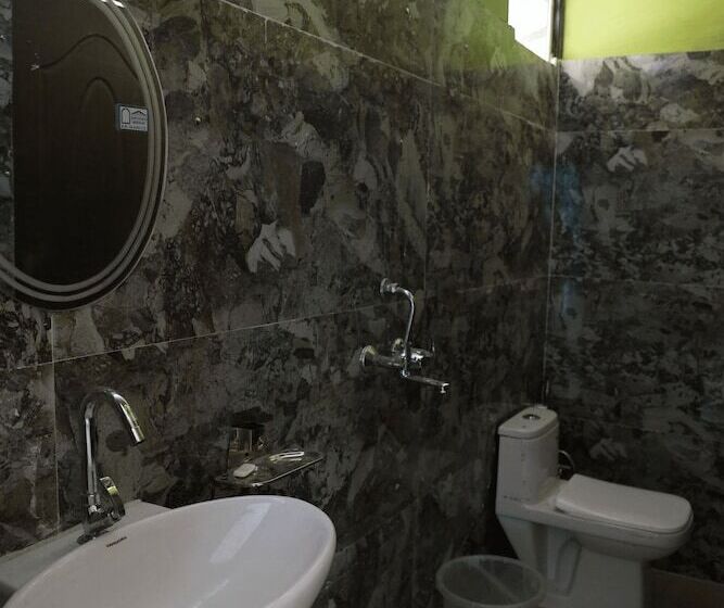 Hotelli Rakatal Rocks Resort