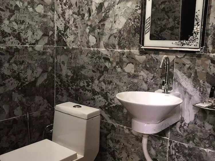 Hotelli Rakatal Rocks Resort