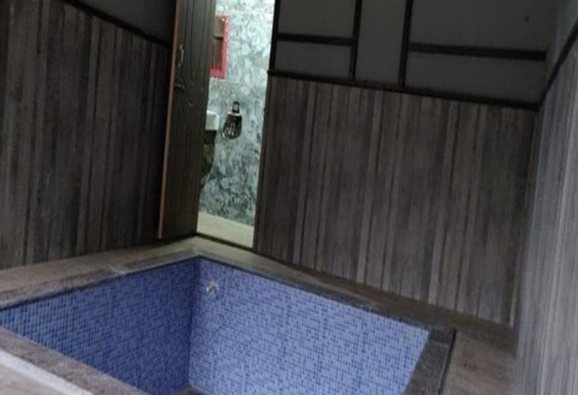 Hotelli Rakatal Rocks Resort